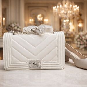 Elegant Badgley Mischka White Quilted Handbag